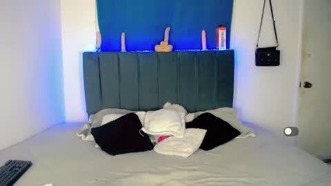 Anailyn figueroa online show from October 30, 2025, 2:57 am