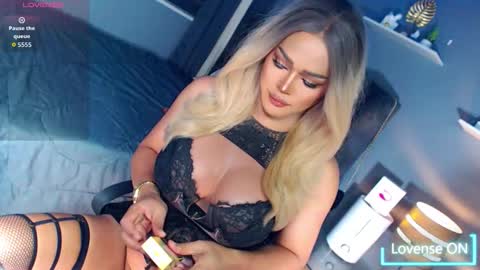 Snapshot of anna_mclaine chatting on March 25, 2026, 9:10 pm Miss Anna online show from March 25, 2026, 9:10 pm