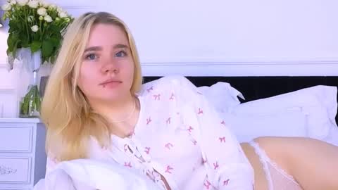 AnnaBelle online show from October 8, 2025, 2:31 am