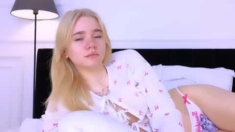 AnnaBelle online show from October 22, 2025, 2:34 am