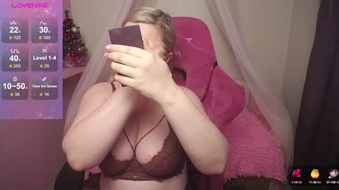 Snapshot of annacherri chatting on January 15, 2025, 3:11 am AnnaCherri online show from January 15, 2025, 3:11 am