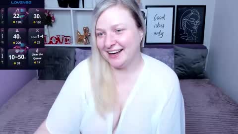Snapshot of annacherri chatting on October 14, 2025, 3:07 am AnnaCherri online show from October 14, 2025, 3:07 am
