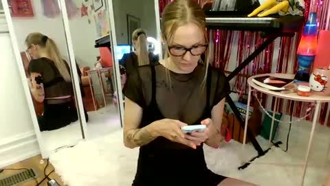 annadelrae444 online show from September 19, 2025, 3:19 am