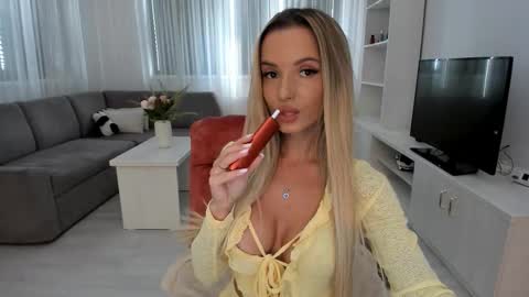 annaise  online show from September 11, 2025, 10:15 am