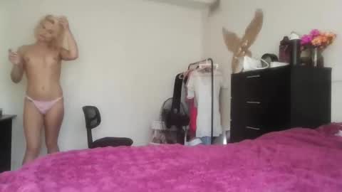 AnnaMarrie online show from November 15, 2025, 7:32 pm