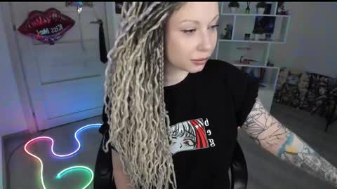 Anna online show from April 9, 2026, 8:36 pm