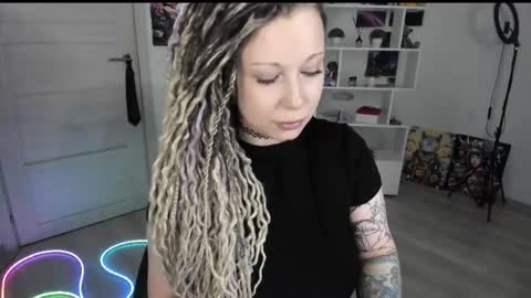 Anna online show from April 28, 2026, 6:13 pm