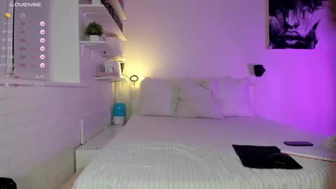 Anna online show from December 17, 2025, 1:33 am