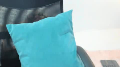 Anna Rosse online show from April 15, 2026, 12:01 pm