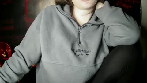 Bella online show from October 28, 2025, 3:04 pm