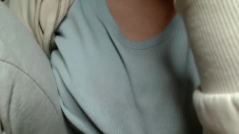 Bella online show from April 16, 2026, 9:39 pm