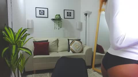 Snapshot of anne_rachel chatting on February 10, 2026, 5:06 pm anne_rachel online show from February 10, 2026, 5:06 pm