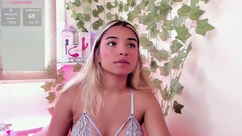 Snapshot of annebull_ chatting on January 17, 2025, 5:19 pm Anne online show from January 17, 2025, 5:19 pm