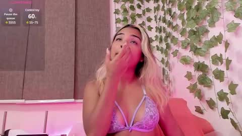 Snapshot of annebull_ chatting on January 18, 2025, 12:46 am Anne online show from January 18, 2025, 12:46 am