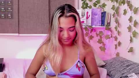 Snapshot of annebull_ chatting on January 26, 2025, 3:38 am Anne online show from January 26, 2025, 3:38 am
