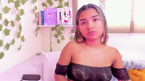 Snapshot of annebull_ chatting on February 18, 2025, 8:58 pm Anne online show from February 18, 2025, 8:58 pm