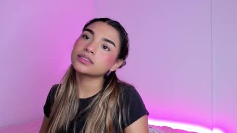 Snapshot of annebull_ chatting on September 19, 2025, 8:05 am Anne online show from September 19, 2025, 8:05 am