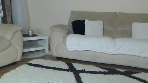 annesins online show from November 9, 2025, 5:55 pm