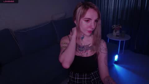 Snapshot of annetenet chatting on October 10, 2025, 8:35 am Annet online show from October 10, 2025, 8:35 am