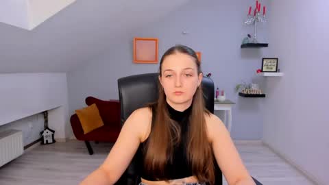 annewilsonn online show from April 20, 2026, 11:24 am