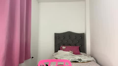 Snapshot of anngela01 chatting on October 28, 2025, 5:44 am anngela online show from October 28, 2025, 5:44 am