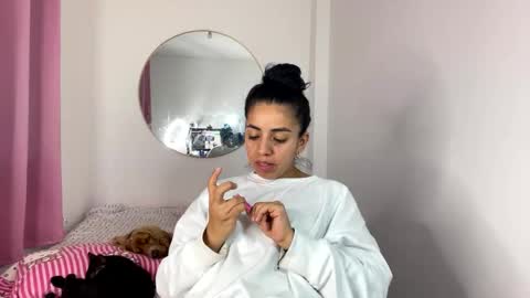 Snapshot of anngela01 chatting on November 5, 2025, 5:29 am anngela online show from November 5, 2025, 5:29 am