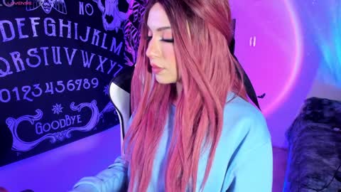 Snapshot of anni_420_ chatting on December 10, 2024, 4:24 am Nikoll online show from December 10, 2024, 4:24 am