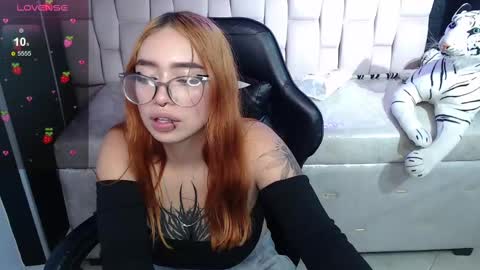 Snapshot of anni_acker_b chatting on February 12, 2025, 7:24 pm Anni acker b online show from February 12, 2025, 7:24 pm