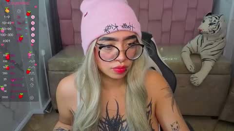 Snapshot of anni_acker_b chatting on November 26, 2025, 3:18 am Anni acker b online show from November 26, 2025, 3:18 am