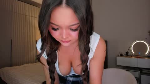 Annie online show from June 7, 2026, 2:43 pm