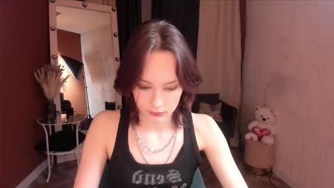 Anni online show from December 3, 2025, 1:09 pm