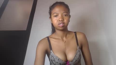 annica86 online show from June 6, 2026, 4:39 am