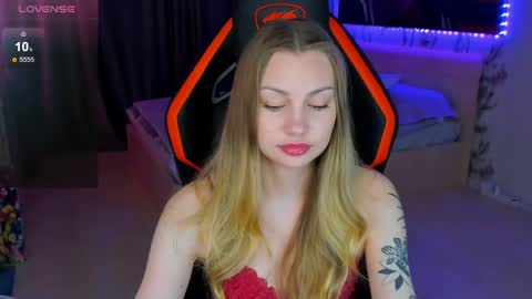 Snapshot of annie69kiss chatting on May 30, 2026, 1:14 am Annie online show from May 30, 2026, 1:14 am