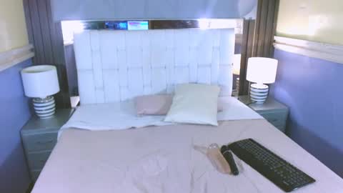 Annie  online show from April 15, 2026, 7:58 pm