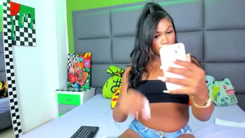 annie_dolce_ online show from September 11, 2025, 4:18 pm