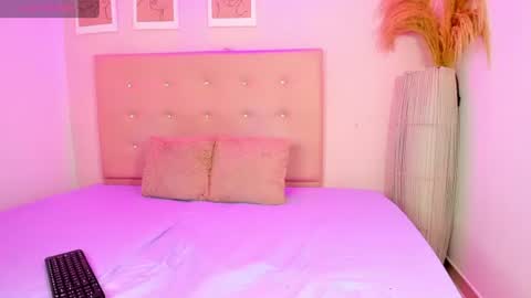 annie_dolce_ online show from June 10, 2026, 12:26 pm