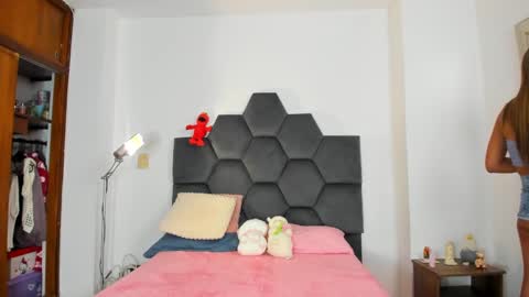 Annie online show from February 2, 2025, 1:34 am