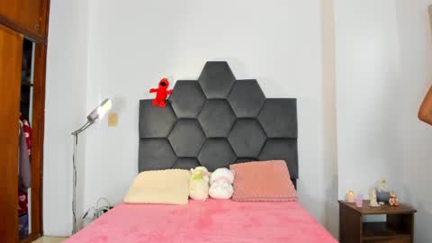 Annie online show from February 6, 2025, 8:13 pm