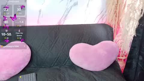 annie_loff online show from February 5, 2026, 6:56 pm