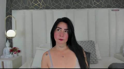 Snapshot of annie_loove_ chatting on December 22, 2025, 12:24 pm im annie online show from December 22, 2025, 12:24 pm