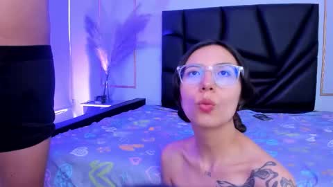 Snapshot of annieandleandro chatting on December 19, 2025, 7:54 pm Annie And Leandro online show from December 19, 2025, 7:54 pm