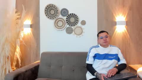 Snapshot of annieandleandro chatting on December 20, 2025, 1:40 pm Annie And Leandro online show from December 20, 2025, 1:40 pm