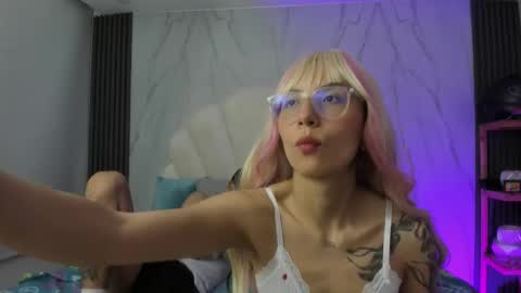 Snapshot of annieandleandro chatting on February 4, 2026, 10:26 pm Annie And Leandro online show from February 4, 2026, 10:26 pm