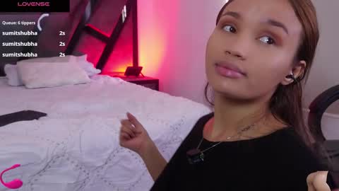 Annie and Stefan online show from December 18, 2025, 2:12 pm