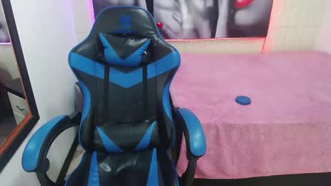 Snapshot of anniee_x chatting on January 25, 2025, 2:36 pm Anniee online show from January 25, 2025, 2:36 pm