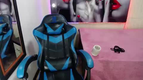 Snapshot of anniee_x chatting on January 25, 2025, 5:40 pm Anniee online show from January 25, 2025, 5:40 pm