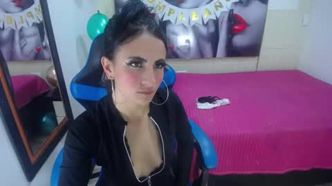 Snapshot of anniee_x chatting on February 5, 2025, 12:49 pm Anniee online show from February 5, 2025, 12:49 pm