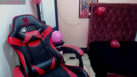 Snapshot of anniee_x chatting on February 14, 2025, 12:57 pm Anniee online show from February 14, 2025, 12:57 pm