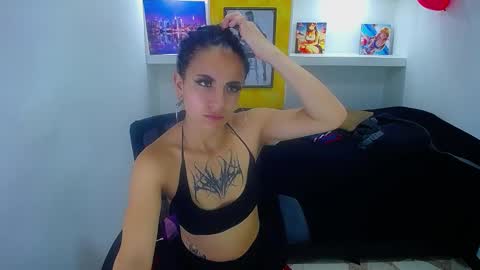 Snapshot of anniee_x chatting on February 17, 2025, 12:38 pm Anniee online show from February 17, 2025, 12:38 pm