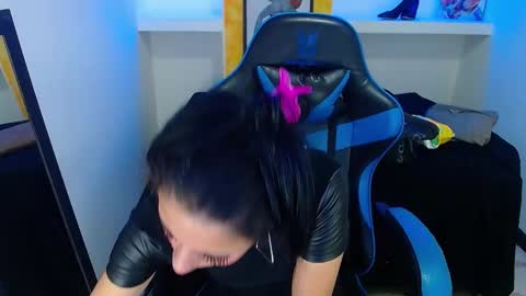 Snapshot of anniee_x chatting on February 22, 2025, 12:29 pm Anniee online show from February 22, 2025, 12:29 pm